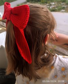 Channel your inner Kiki with this adorable crochet bow, just like the one she wears in the beloved Studio Ghibli film! This charming crochet bow is the perfect way to add a touch of whimsy to your everyday style. And the best part? This pattern is incredibly easy to follow, even for beginners! With just a few simple crochets, you'll be creating adorable crochet bows in no time. So grab your yarn and hook, and let's get started! Studio Ghibli Crochet Pattern, Red Crochet Projects, Crochet Hat With Bow, Hair Bow Crochet Pattern, Crochet Bow Clip, Studio Ghibli Crochet, Simple Crochet Bow Pattern, Crochet Mohair Bows, Ghibli Crochet