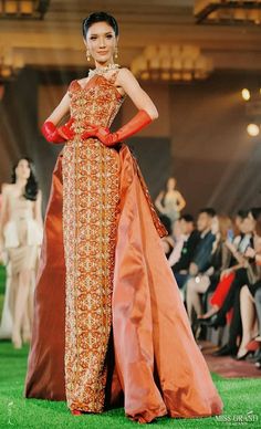 Creative Dress, Dreamy Gowns, Van Cleef And Arpels Jewelry, Orange Dresses, Queen Dress, Traditional Clothes, Asian Outfits, Traditional Fashion, Orange Dress