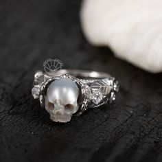 Women Tree, Carved Pearl, Tree Of Knowledge, Pearl Rings, Freshwater Pearl Ring, Skull Carving, Leaf Ring, 925 Silver Ring, Skull Ring