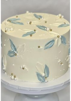 Birthday Cake With Flower Design, White Blue And Gold Cake, Something Blue Cake, Elegant Cake Designs Classy, Engagement Cake Blue, Stencil Cakes Ideas, Wedding Bento Cake, Blue And White Birthday Theme, Teal And Gold Cake