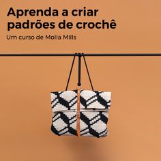 a black and white bag hanging from a clothes line with the words aprrende a disefar patrones para crochet