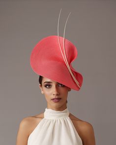 White and Coral woman derby hat. This Elegant Coral fascinator hat is decorated with two white feathers. It is an original and feminine wedding fascinator that can be wear also for Ascot horse races, cocktails, derby, Oaks Day... Sits on a secured headband so for one size fits all sizing. The headband allows to tilt the hat to the liking of each one. You can choose the side of the head where you like to wear the fascinator. The headdress has been hand sewn. The fascinator can be made in other co White Tea Party, Ascot Horse Racing, Hat With Feather, Mother Of The Bride Hats, White Fascinator, Horse Races, Ky Derby, Pink Fascinator, Feminine Wedding