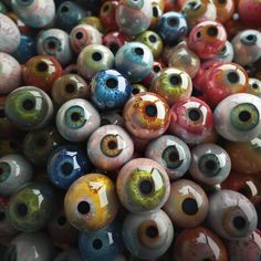 there are many different colored eyeballs in this pile