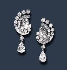 Beautiful Diamond Earrings, Van Cleef And Arpels Jewelry, Bridesmaids Earrings, The Bling Ring, Perhiasan India, Ruby Rings, Emerald Pendant, Van Cleef Arpels, Baguette Cut