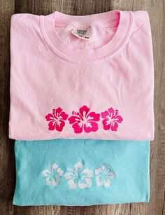 Embroidered Hibiscus 🌺 flowers comfort color tee shirt , THREAD COLOR CHOICES : white,brown, ivory, golden yellow,lavender, dark purple, med blue, mint , orange, coral, red, hot pink. Tee Shirt description : *Tee is true to size ,preshrunk/Relaxed fitting and is made from 100% ring spun cotton.   -Size Chart is listed in Images!  - Size up for oversize look! **Shirt is made to order, and processing time is 5 business days. Due to nature of handmade goods returns or exchanges are not excepted fo Cheap Beachy Tops With Letter Print, Cheap Pink Summer Shirt, Cheap Graphic Tee With Hibiscus Print, Cheap Pink Shirt For Summer, Cheap Hibiscus Print Short Sleeve T-shirt, Cheap Hibiscus Print Short Sleeve Camp Shirt, Cheap Summer Shirt With Heart Graphic, Cheap Hibiscus Print Shirt For Vacation, Cheap Vacation T-shirt With Hibiscus Print