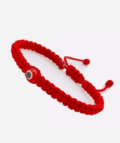 Es una pulsera color roja tejida con hilo rojo con un ojo es para hombre o mujer deslizante es un regalo para alguien muy especial Gracias por su apoyo Handmade Red Casual Friendship Bracelets, Casual Red Handmade Friendship Bracelets, Casual Red Braided Bracelets For Beach, Casual Red Braided Bracelet For Beach, St Jude, Protection Bracelet, Macrame Tutorial, Cute Bracelets, Braided Bracelets