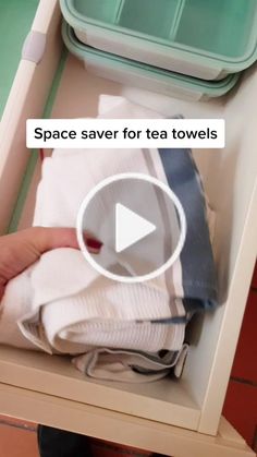 Fold Tea Towels, Effective Spaces, Kitchen Towels Storage, Folding Towels, Shoe Lace Tying Techniques, Diy Clothes Life Hacks, Summer Dresses For Wedding Guest