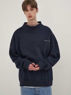 Editor's NotesV2’s sweatshirt gives casual look with turtleneck design and ‘freedom’ lettering print in chest.- Turtleneck sweatshirt- Oversized fit- Long sleeves- Ribbed cuffs- ‘Freedom’ lettering print in chest- Logo label in backMeasurements(in.)1(M) / 2(L)- Shoulder: 29.5in. / 30.3in.- Chest: 28.3in. / 29.1in.- Armhole: 11.8in. / 12.0in.- Sleeve: 25.2in. / 25.6in.- Length: 28.7in. / 29.1in.*Model Info: 6’ Top 100 Bottom 28 Fitting Size 2(L)Composition & Care- 100% Cotton- Dry clean recom Streetwear Funnel Neck Sweatshirt With Ribbed Collar, Urban Sweatshirt With Funnel Neck And Ribbed Cuffs, Streetwear Turtleneck Sweatshirt With Ribbed Cuffs, Streetwear Funnel Neck Sweater With Ribbed Cuffs, Funnel Neck Sweater With Ribbed Cuffs For Streetwear, Streetwear Funnel Neck Top With Ribbed Cuffs, Relaxed Fit Turtleneck Sweater For Streetwear, Streetwear Sweatshirt With Funnel Neck, Cotton Turtleneck Sweatshirt For Streetwear