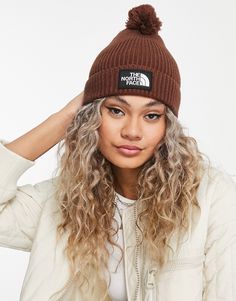 Accessoire van The North Face Toppers tegen de kou Ontwerp met merkteken Pompons Ronde bovenkant Omgevouwen rand Pom Beanie, North Face, The North Face, Winter Hats, Pom Pom, Asos, Van, ? Logo