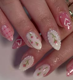 Cute Almond French Nails, Fun Almond Nail Designs, Cute Nail Ideas Almond, Cute Nails Almond Shape, Small Almond Nails Design, Short Almond Gel Nails, Cutesy Nails, Fake Nails Designs, Hello Nails