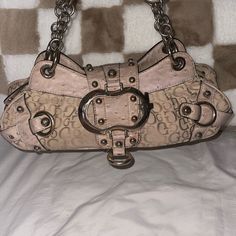 This Vintage Guess Purse Is Used But Is Very Fashionable Especially If You Have An Early 2000’s Style. It’s Not Too Big Or Too Small And Has A Gorgeous Buckle! Vintage Guess Bag, 2000s Purse, 2000s Bags, Accessory Inspo, Guess Bag, Guess Purse, Denim Bags, Guess Purses, Vintage Coach Bags