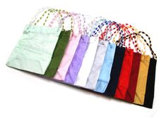 many colors of paper bags are lined up