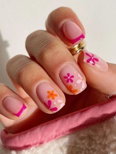 Easy Flower Nails, Simple Flower Nail Designs, Flower Nail Art Tutorial, Pink Spring Nails, Pink Flower Nails, Lavender Nails, Flower Nail Designs