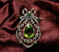 Peridot Brooch, Pretty Wedding Rings, Art Deco Brooch, Art Deco Pendant, Antique Brooches, Sterling Silver Brooch, Diamond Brooch, Diamond Star, Green Peridot