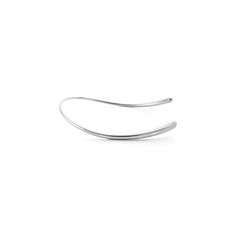 The bold sculptural quality of this unique silver neck ring adds a striking sense of drama to any outfit. Created to follow the natural curve of a woman’s neck, the tapering organic form is unusual in that it sits asymmetrically with the opening to the side. A true statement piece, it makes an unforgettable gift for any woman with a strong sense of personal style. Always believing that her jewellery should have an emotional depth, designer Jacqueline Rabun’s used the passage of time throughout o Vintage Modern Jewelry, Neck Ring, Contemporary Jewelry Design, Stylish Bracelet, Beautiful Gift Wrapping, Modern Necklaces, Georg Jensen, Organic Form, Gifts For Your Mom