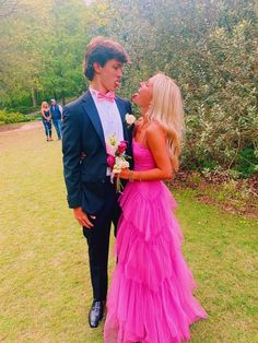 Hot Pink Prom Dresses, Hot Pink Prom, Vestido Pink, Prom Photoshoot, Formal Prom Dresses Long, Prom Dresses Long Pink, Prom Poses, Long Formal Dress, Evening Party Gowns