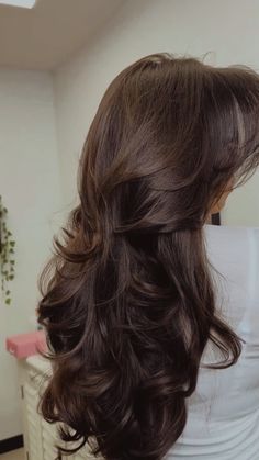 Long Curtain Bangs Blowout, Blowout With Layers And Curtain Bangs, Perm Blowout, Wavy Perm Long Hair, Chunky Layers Long Hair, Brown Hair Perm, Haircuts Side Part, Front Layers Long Hair, Grad Hair