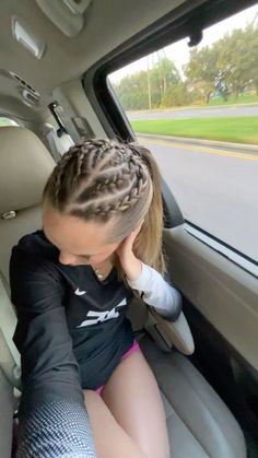 Cool Hairstyles For Sport, Braid Volleyball Hairstyles, Winter Volleyball Outfit, Cornrow Hairstyles For Sports, Braided Running Hairstyles, Hair Inspo For Volleyball, Hair Styles For Cross Country, Braided Hairstyles For Soccer, Crazy Sports Hairstyles