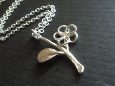 Beautiful matte rhodium plated flower twig necklace. This cute flower pendant is suspended on a silver plated cable chain. Very cute! Necklace is approximately 16 inches in length (adjustable upon request) Flower pendant: 21*28mm *Tarnish Resistant *Nickel & Lead Free Visit my shop at http://www.etsy.com/shop/mlejewelry All jewelry will be packaged in a gift box. If you have multiple items and need each in their own gift box, please let me know and I will accommodate your request. Thank you for Flower Necklace Silver, Birthday Gift Friend, Silver Flower Necklace, Gift Friend, Flower Plates, Cute Flower, Cute Necklace, Valentines Gift, Silver Flowers