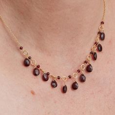 Garnet Teardrop and Beaded Gold Chain Short Necklace Garnet - Etsy Dangly Necklace, Gold Chain Link Necklace, Gold Link Necklace, Garnet And Gold, Garnet Necklace, Centre Piece, Mom Jewelry, January Birthstone, Peridot Gemstone