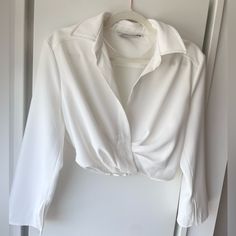 Front Pleated Detail Elastic Band On The Back Side Zip Closure Material: 100% Polyester Condition: New, Never Worn Cropped White Shirt, White Shirt Blouse, Zara White, White Blouse, Zara Tops, Shirt White, White Shirt, Elastic Band, Side Zip