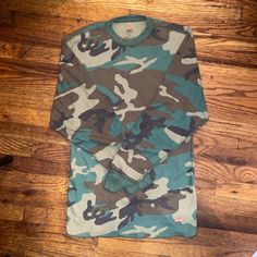 Supreme Camo Waffle Thermal Brand New Size Xl Camouflage Crew Neck Tops For Winter, Khaki Long Sleeve T-shirt For Streetwear, Winter Camouflage Crew Neck Tops, Winter Military Long Sleeve Tops, Winter Military Style Long Sleeve Tops, Fall Military Crew Neck Tops, Military Style Crew Neck Tops For Fall, Camouflage Long Sleeve Shirt For Fall, Long Sleeve Camouflage Shirt For Fall