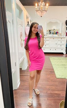 Look hot and stay comfortable in our Addison Dress! This pink-hot short sleeve number features a ruched side and a killer combo of 60% polyester, 35% cotton, and 5% spandex so you can keep cool and look cute all day long. Put the "Fierce" in "Fashionable" with this stylish dress! Dress Everyday, Casual Short Sleeve Dress, Hot Short, Keep Cool, Stylish Dresses, Free Giveaway, Buying Gifts, Spice Things Up, Pink Color