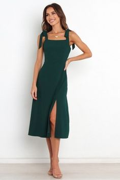 Semi Formal Wedding, Guest Attire, Traje Casual, Wedding Attire Guest, Cocktail Attire, Sophisticated Dress, Dresses By Length, Mid Length Dresses, Guest Outfit