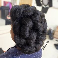 Healthy Hair Experts 🇳🇬 on Instagram: “It’s 7 days to Christmas 🎄 💃🏾 Are you Christmas hair ready? How will you be wearing your hair this season? Crushing on this gorgeous updo…” Days To Christmas, Christmas Hair, Short Natural Hair Styles, Healthy Hair, Natural Hair, Natural Hair Styles, Hair Styles, Hair, Christmas