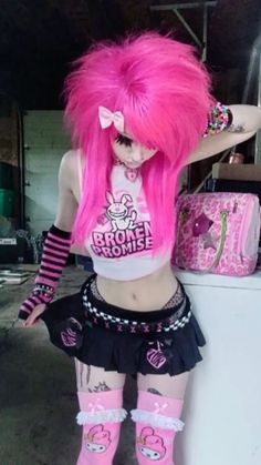 Scene Fashion Inspiration, Early 2000s Scene Fashion, Scene Queen Aesthetic, Clawed Beauty, Scene Women, Scene Kandi, Emo Scene Outfits