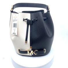 New With Tag Michael Kors Half Tan And Half Black Scrunch Handbag Comes With Extra Shoulder Strap Black Small Handbag, Black Handbag Small, Michael Kors Handbags Black, Michael Kors Selma Medium, Michael Kors Mercer, Michael Kors Selma, Satchel Tote Bag, Leather Satchel Bag, Small Handbag