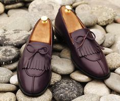 Split Toe Shoes, Fringe Shoes, Brogues Men, Handmade Leather Shoes, Moccasins Shoes, Purple Shoes, Formal Shoes For Men, Tassel Loafers, Purple Leather