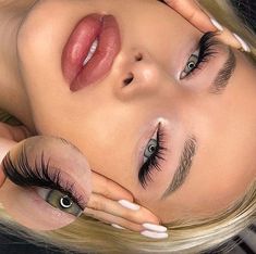 Beautiful Lashes Extensions, Thick Brows, Brow Lash, Beauty School, Henna Tattoo Designs, Makeup Eyelashes, Coffin Nails Designs, Lashes Makeup