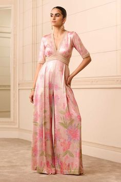 Indian Style Jumpsuit, Jumpsuits For Women Indian Wedding, Printed Indo Western Outfits, Floral Indo Western Outfits, Ethnic Jumpsuits For Women, Indo Western Wedding Outfits Women, Desi Jumpsuit, Indo Western Outfits For Women Wedding, Designer Indo Western Outfits For Women