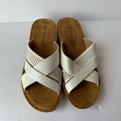 Henry Ferrera Women Comfort Wedge Sandal Sz 8 White. White Flat Wedge Sandals Casual, White Open Toe Casual Wedge Sandals, Casual White Flat Wedge Sandals, Beige Toe Post Wedge Sandals, Casual Beige Toe Post Wedge Sandals, White Round Toe Wedge Sandals For Vacation, White Toe Post Wedge Sandals For Beach, White Sandals With Ortholite Insole And Flat Heel, White Slip-on Wedge Sandals For Vacation