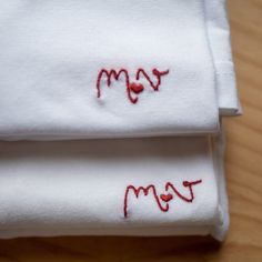 ⚠️ Important message: Absent from October 5 to 25, all orders placed within this time frame will only be processed and sent upon my return. Thank you for your understanding (: Hand-embroidered organic cotton t-shirt, customizable with the monogram or initials of your choice. Contact me with the initials or the monogram you want to see on the t-shirt, I draw you several proposals and you choose the one you like the most, then I embroider it! 👕 I embroider on Mantis or Neutral brand t-shirts, in Important Message, Embroidered Monogram, October 5, Monogram Initials, Shirt Price, Branded T Shirts, Cotton T Shirt, Hand Embroidered, Tee Shirt