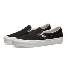 VN0A45JK1WX1 Shoes from Vans Vault. Model "OG Slip-On Lx". Black. Vulcanised sole.