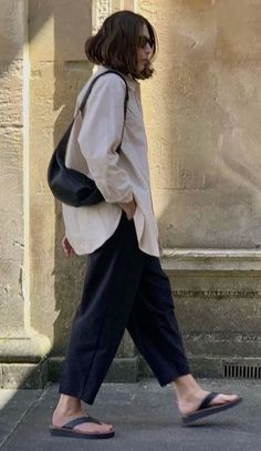 Costal Grandma Aesthetic Outfits Fall, Street Style Rome, Timeless Casual Outfits, Minimalist Summer Fashion, Outfit Vintage, 2022 Fashion, Clothes Style, Street Style Inspiration