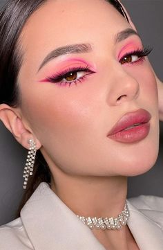 Barbie Makeup Aesthetic, Barbie Inspo Makeup, Extreme Make-up, Makeup Barbie, Makeup Cantik, Mekap Mata, Performance Makeup, Pink Eye Makeup, Graphic Makeup