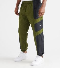 I SHIP FAST WITH TRACKING :) I SHIP REALLY REALLY FAST :):):):):):) BRAND NEW WITH TAGS $100 RETAIL MEN'S NIKE NSW SPORTSWEAR RE-ISSUE WOVEN PANTS MODEL/STYLE BV5215 010 ( AS PICTURED ) Description Stay cozy in this Nike Sportswear Woven Pants all year! Made from lightweight windbreaker-like fabric, these pants provide coverage and eye-catching ‘90s feels with a retro color-block design. Front pockets with zip closure as well as an elastic drawcord waistband and cuffs provide a comfortable fit, Sweatpants Black, Earthy Green, Tech Pack, Nike Tech Fleece, Nike Tech, Mens Joggers, Retro Color, Jogger Sweatpants, New Nike