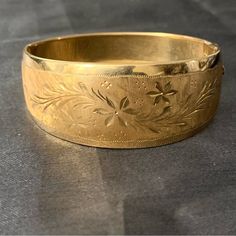 Beautiful Floral Design. 18k Gold. 23.22 Grams. Fits A 6.5” Wrist. 1” Wide Face. .5” Back. Wide Face, Gold Bangles, Womens Jewelry Bracelets, 18k Gold, Floral Design, Bangles, Women Jewelry, Size 6, Floral