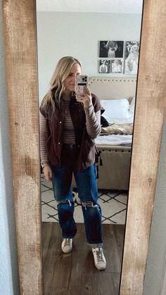 Straight jeans and my new favorite vest Casual Mom Style, Mom Style, Straight Jeans, Clothes