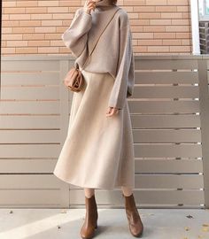 Beige Skirt Outfit, Cute Sweatpants Outfit, Fashion Agency, 일본 패션, Classic Style Outfits, Sweatpants Outfit, Modest Dresses Casual, Hijabi Style, Business Casual Outfits For Work