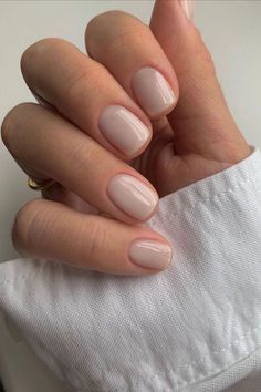 Ongles Beiges, Natural Nails Manicure, Plain Nails, Nude Nail Designs, Casual Nails, روتين العناية بالبشرة, Neutral Nails, Dipped Nails, Manicure Y Pedicure