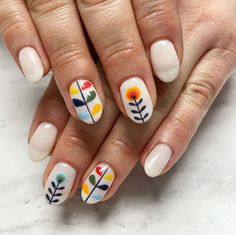 Outdoor Nail Designs, Boho Gel Nails, Retro Summer Nails, Spring Nail Art Flowers, Modern Art Nails, Nail Designs Modern, Modern Nail Designs, Retro Nail Art, Artsy Nails