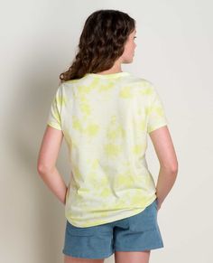 This organic cotton closet staple will redefine what you consider a go-to t-shirt thanks to it's vintage look and modern comfort. Acid Wash Organic Cotton Casual Tops, Casual Acid Wash Organic Cotton Tops, A Life Well Lived, Life Well Lived, Good Smile, Womens Size Chart, Toad, Vintage Look, Vintage Looks