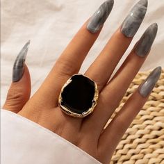 New Gold Rhinestone Statement Ring - Gold Tone- Brand New In Packaging Material - Zinc Alloy Size - 8 Stone Rings For Men, Afrikaanse Mode, Black Stone Ring, Enamel Ring, Silver Plated Jewelry, Stone Gold, Gothic Jewelry, Mua Sắm, Trendy Jewelry