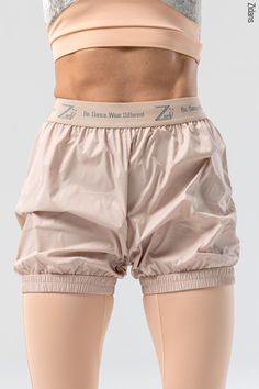 заказать Sauna-shorts | beige Ballet Shorts Outfit, Hailey Bieber Ballet, Ballet Athleisure, Ballet Shorts, Ballet Class Outfit, Yumiko Dancewear, Ballet Yoga, Ballet Wear, Dancer Lifestyle