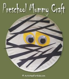 a paper plate with an image of a zebra's face and the words preschool mommy craft