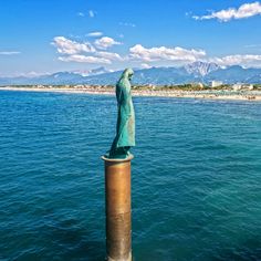 there is a statue in the middle of the water